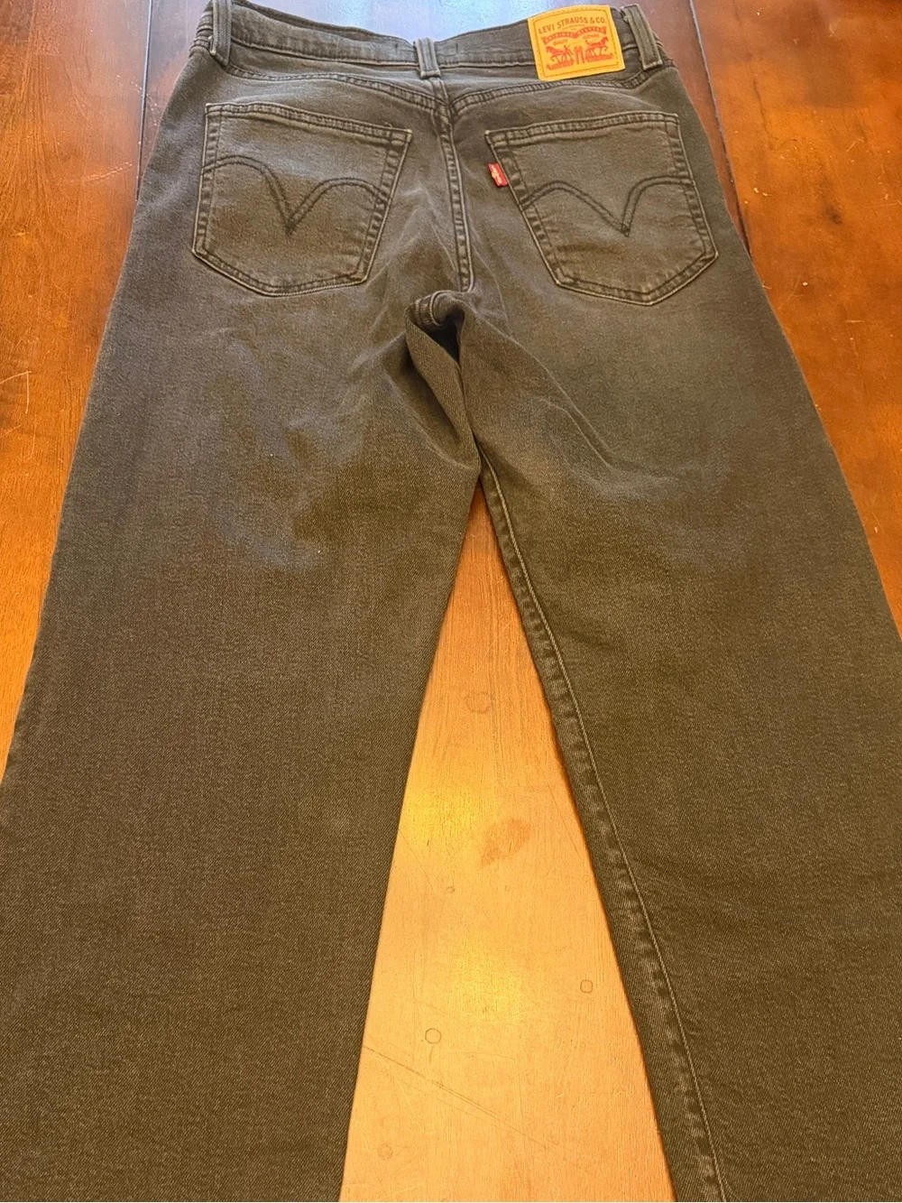 Levi's Black Washed Cropped Jeans - Picture 8 of 8